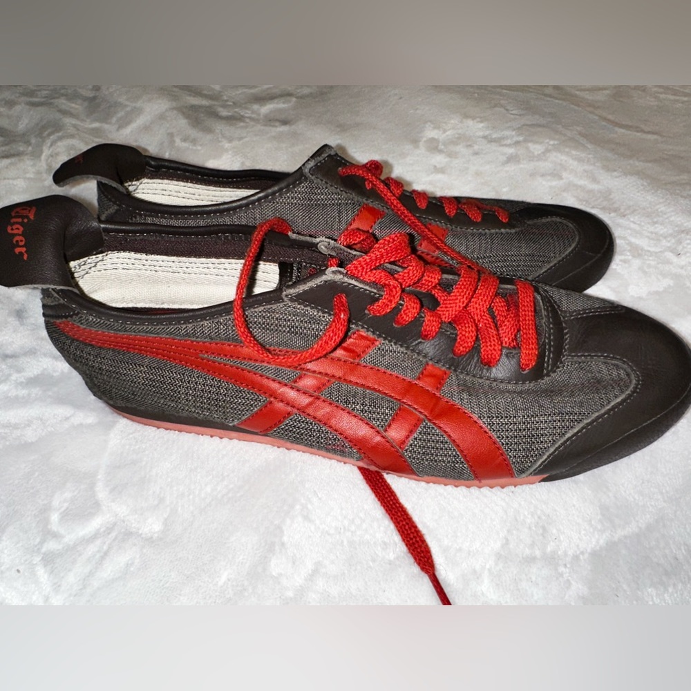 L❤️ved once, Awesome Looking 👀 “Onitsuka Tiger” shoes.